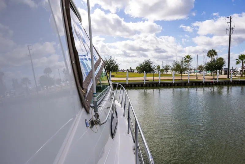 Slide: The Image of 2005 Cruisers 455 Motor Yacht "Sky Brown" - 5811248