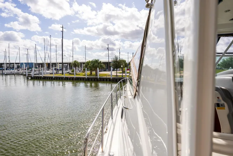 Slide: The Image of 2005 Cruisers 455 Motor Yacht "Sky Brown" - 5811249