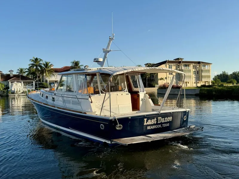 Slide: The Image of Grand Banks 49 Eastbay HX 2001 - 5811683