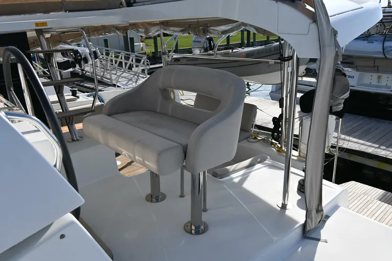 Slide: The Image of Lagoon 42 2021 - 5811983