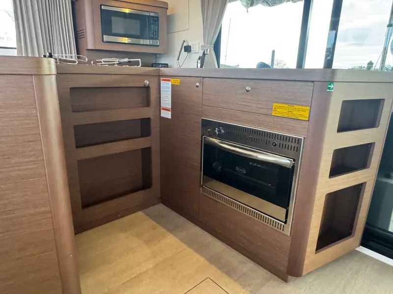 Slide: The Image of Lagoon 42 2021 - 5811999