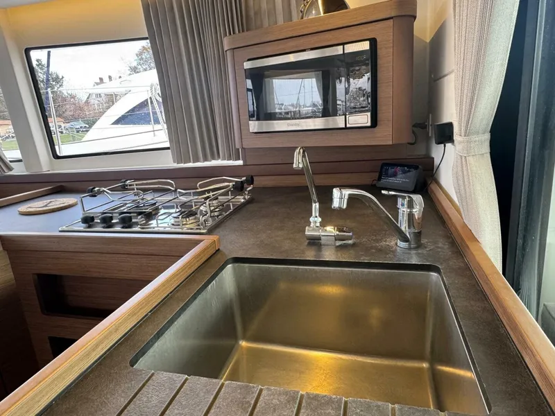 Slide: The Image of Lagoon 42 2021 - 5812000