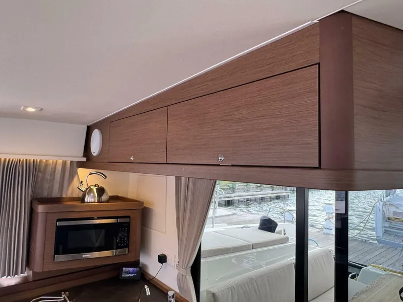 Slide: The Image of Lagoon 42 2021 - 5812001