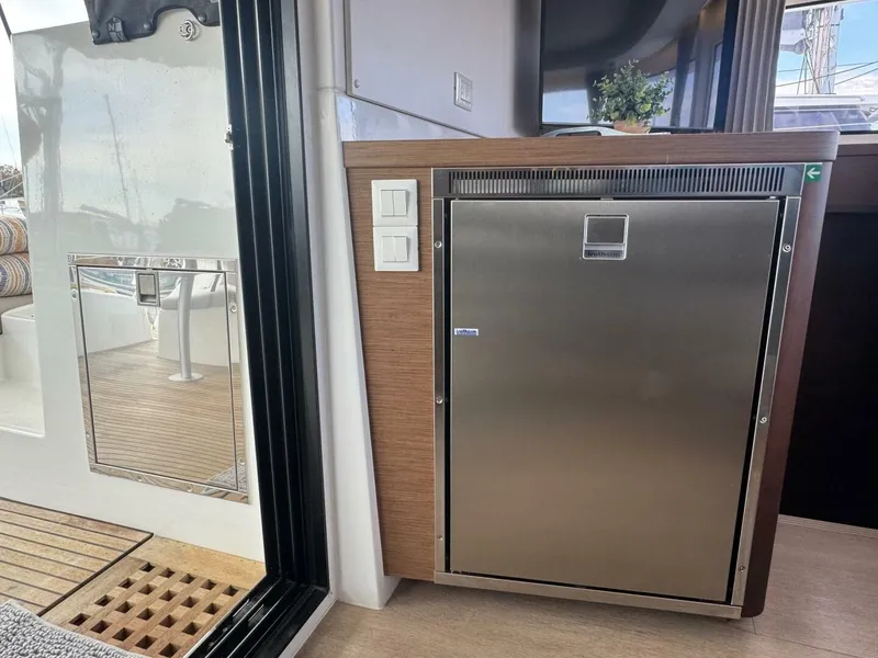 Slide: The Image of Lagoon 42 2021 - 5812003