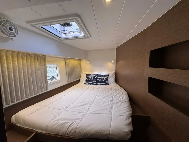 Slide: The Image of Lagoon 42 2021 - 5812006