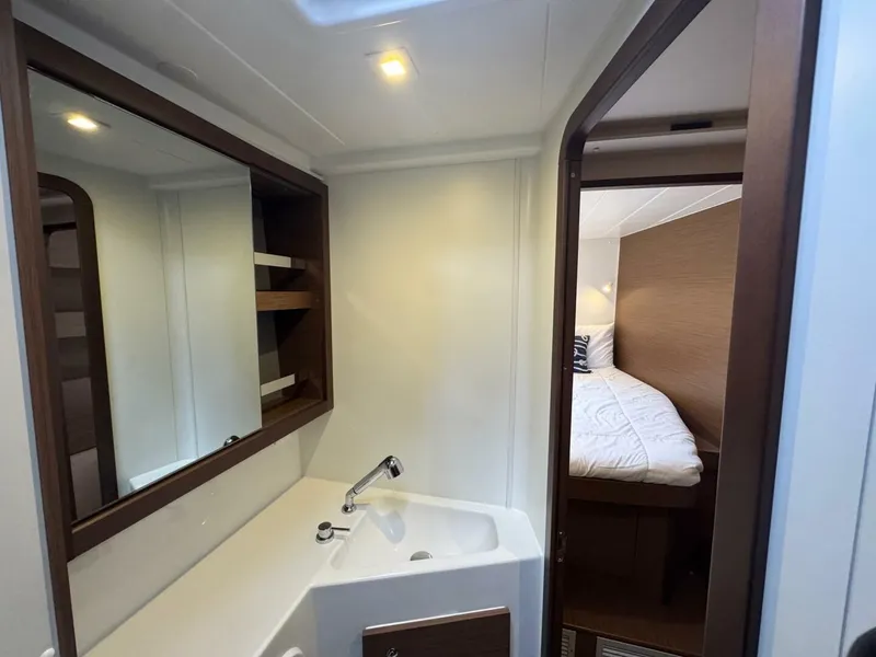 Slide: The Image of Lagoon 42 2021 - 5812011