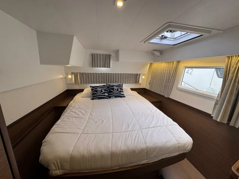 Slide: The Image of Lagoon 42 2021 - 5812012