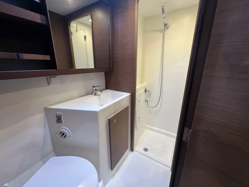 Slide: The Image of Lagoon 42 2021 - 5812015