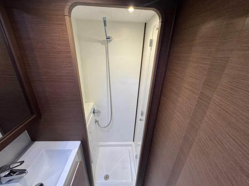 Slide: The Image of Lagoon 42 2021 - 5812016