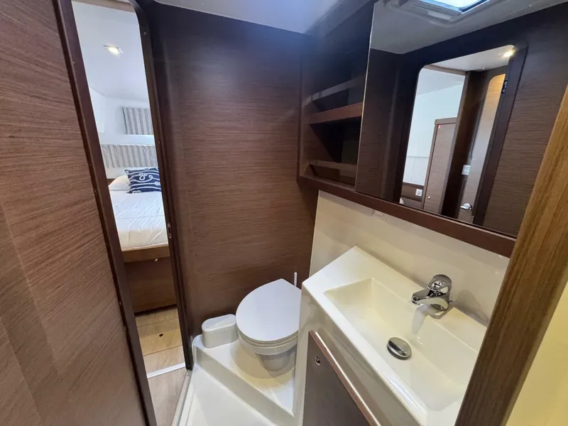 Slide: The Image of Lagoon 42 2021 - 5812017