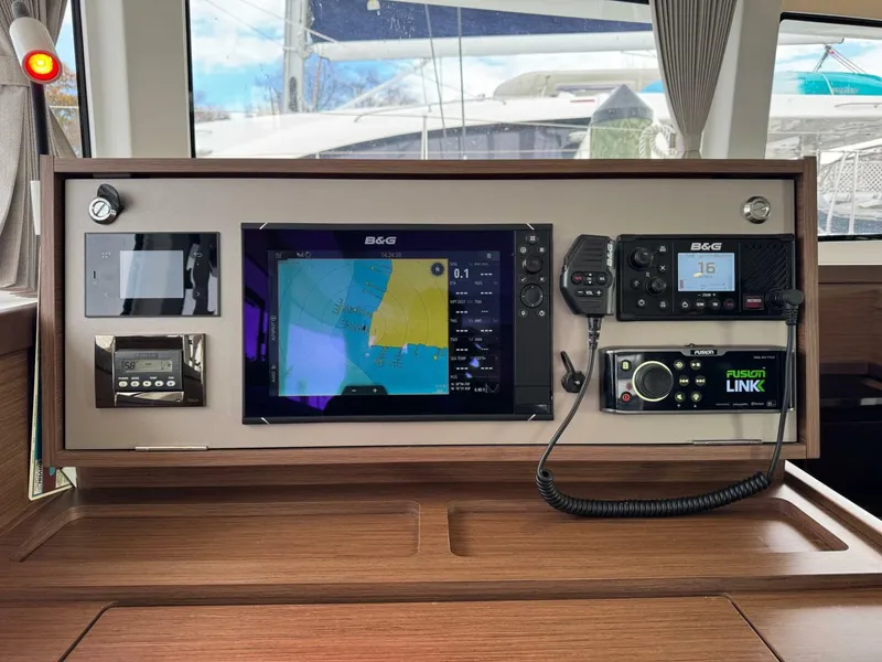 Slide: The Image of Lagoon 42 2021 - 5812019