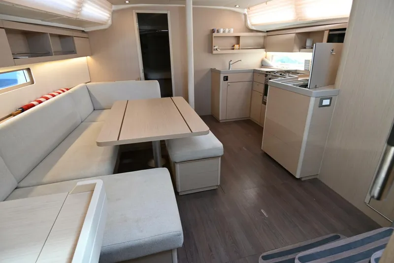 Slide: The Image of Lagoon 42 2021 - 5811976