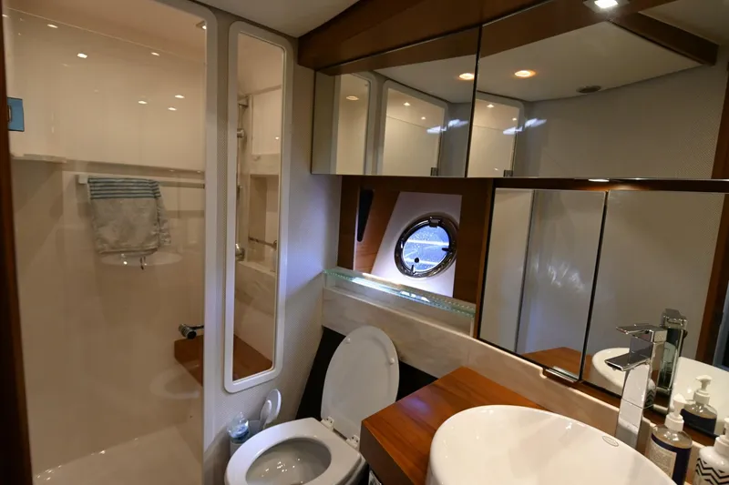 Slide: The Image of Lagoon 42 2021 - 5811978