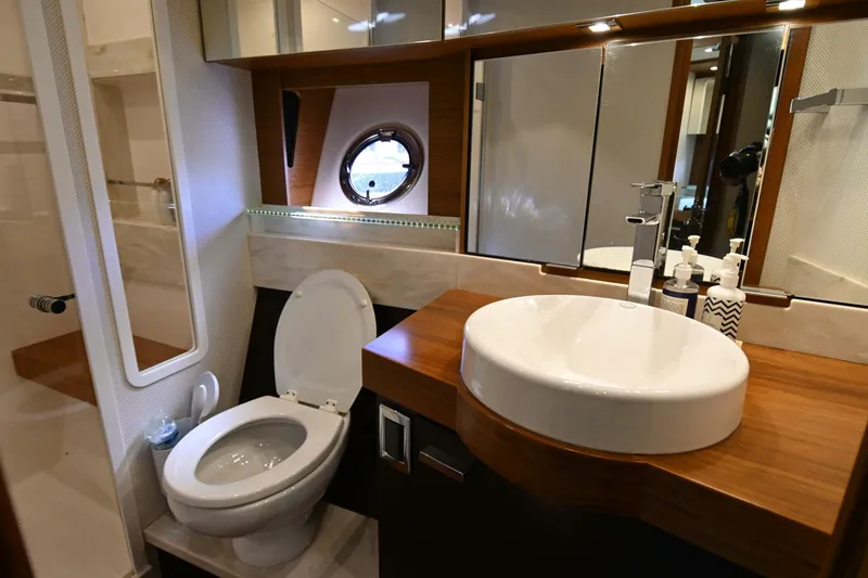 Slide: The Image of Lagoon 42 2021 - 5811979