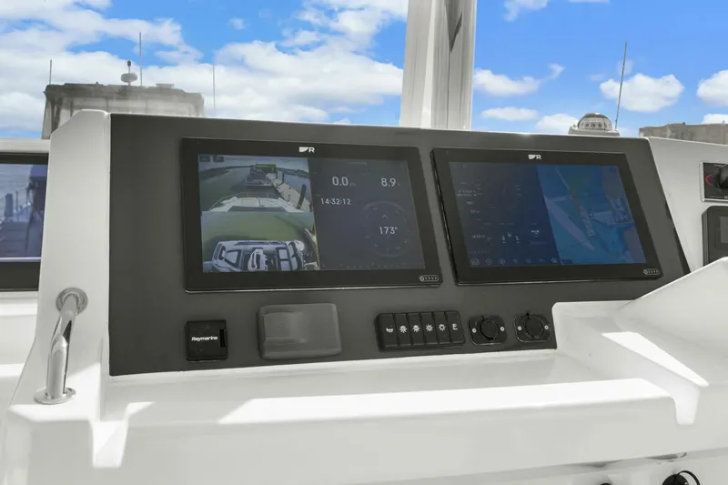 Slide: The Image of Leopard 46 PC 2024 - 5813528