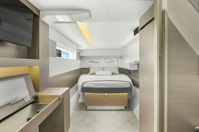 Slide: The Image of Leopard 46 PC 2024 - 5813379