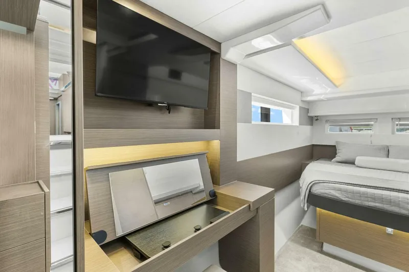 Slide: The Image of Leopard 46 PC 2024 - 5813543