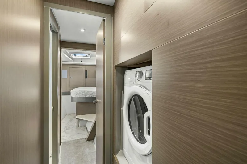 Slide: The Image of Leopard 46 PC 2024 - 5813544