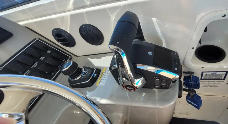 Slide: The Image of Boston Whaler 315 Conquest 2017 - 5820892