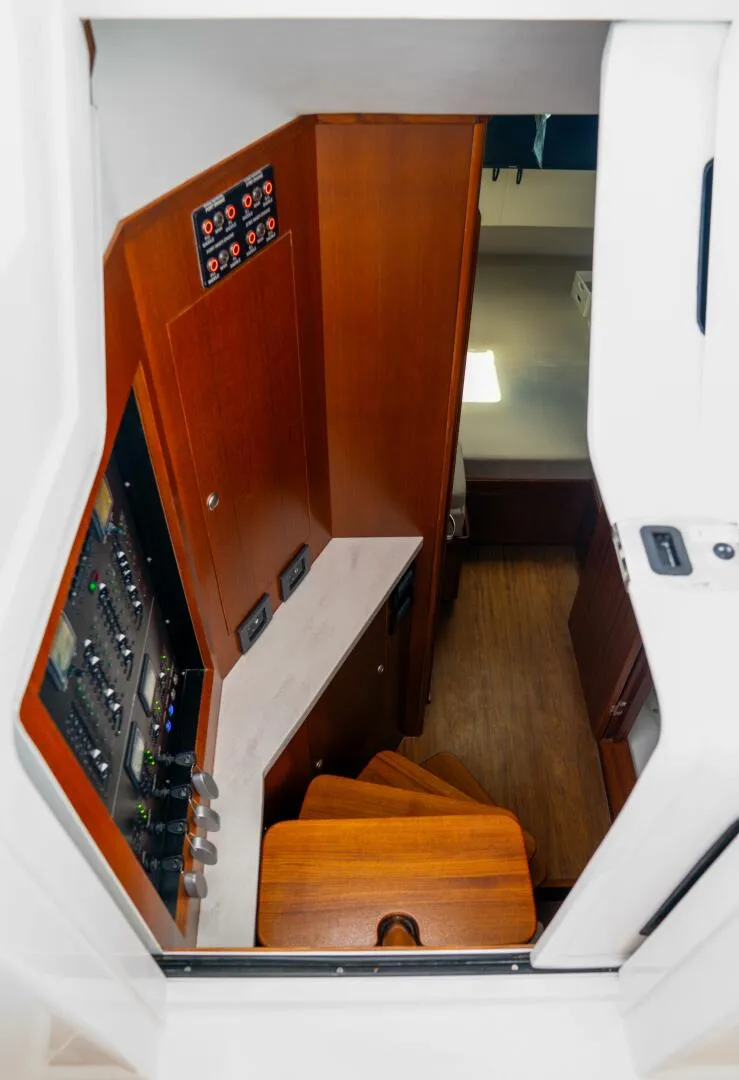 Slide: The Image of Front Runner 47' W/A 2026 - 5813755