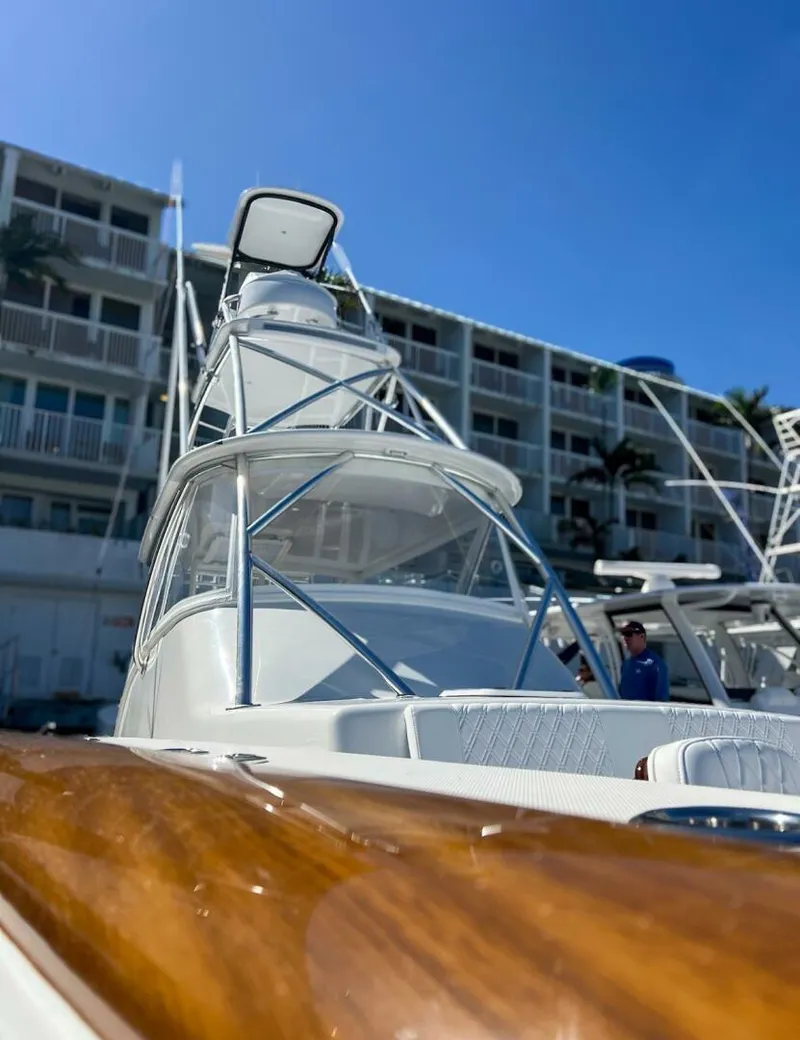 Slide: The Image of Front Runner 47' W/A 2026 - 5813756