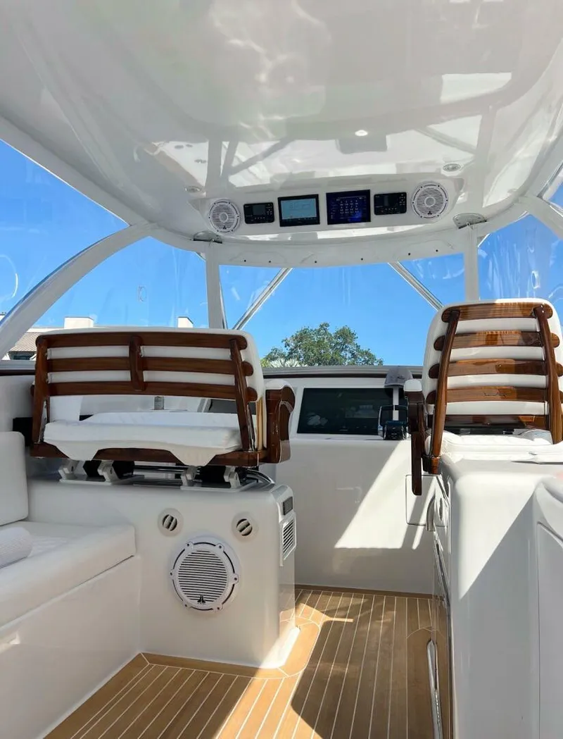 Slide: The Image of Front Runner 47' W/A 2026 - 5813746