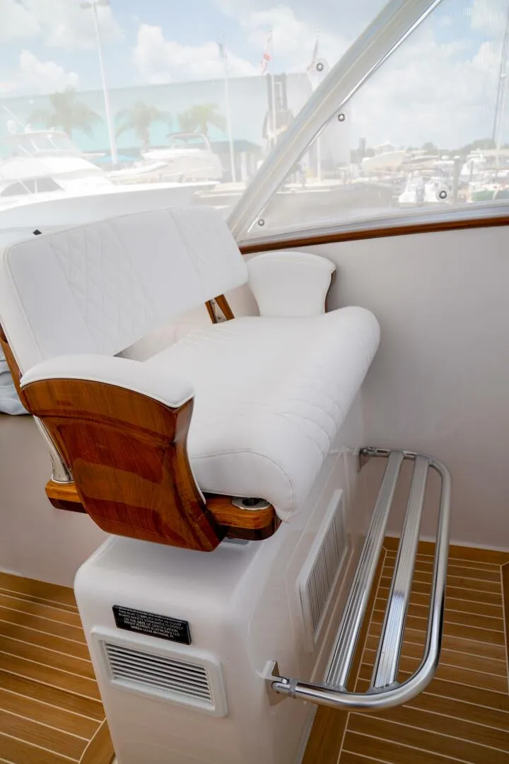 Slide: The Image of Front Runner 47' W/A 2026 - 5813749