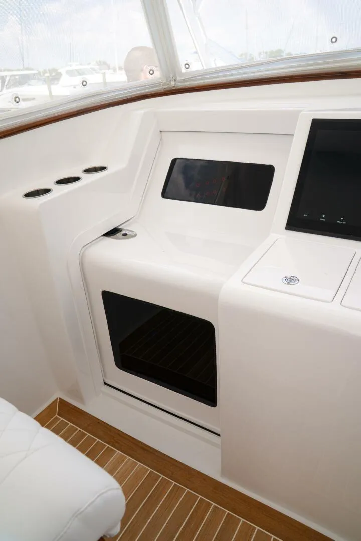 Slide: The Image of Front Runner 47' W/A 2026 - 5813751