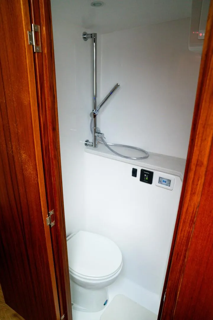 Slide: The Image of Front Runner 47' W/A 2026 - 5813752