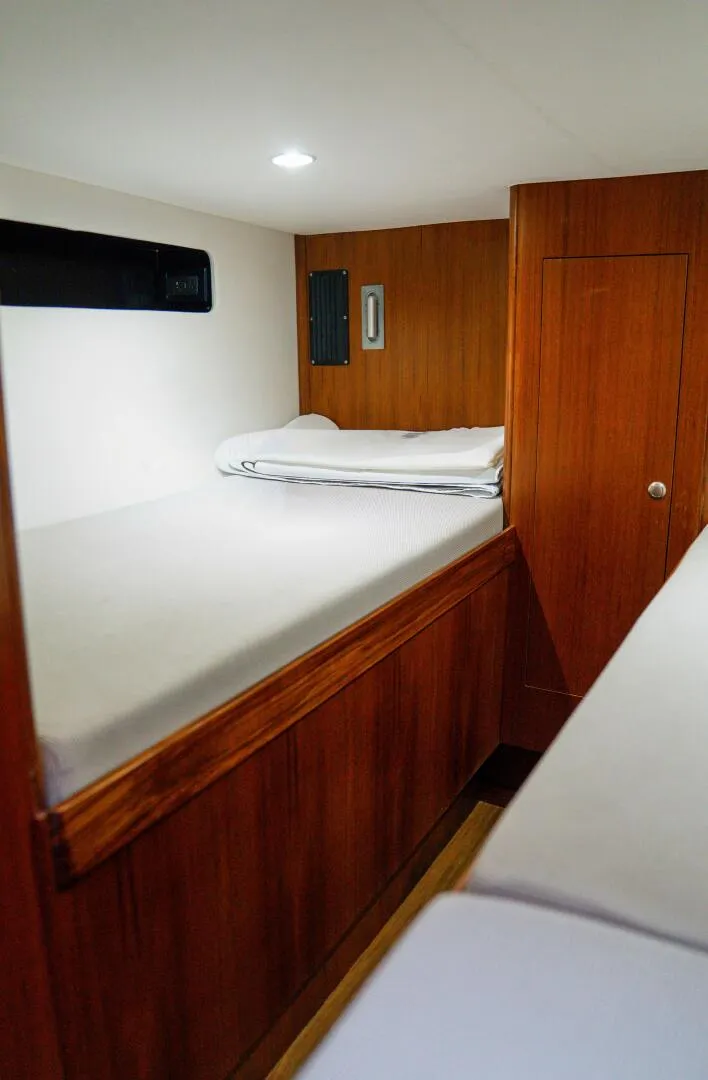 Slide: The Image of Front Runner 47' W/A 2026 - 5813753