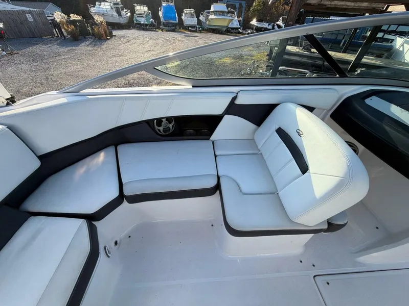 Slide: The Image of Regal 2000 ES Bowrider 2016 - 5813833