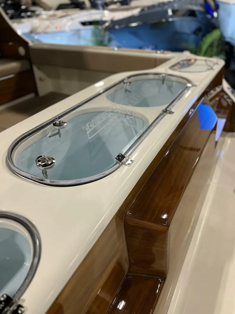 Slide: The Image of Front Runner 43' HTX 2026 - 5819965