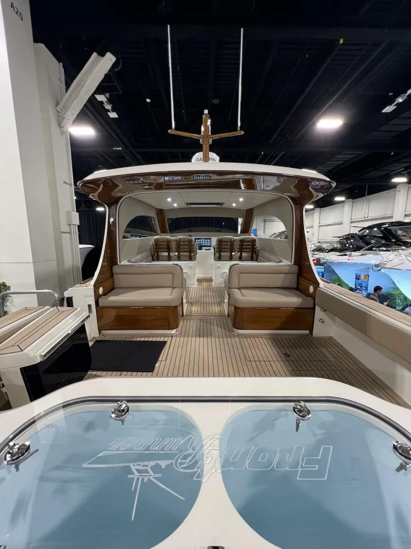 Slide: The Image of Front Runner 43' HTX 2026 - 5819967