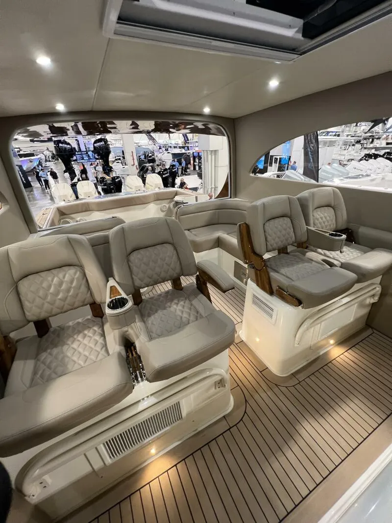 Slide: The Image of Front Runner 43' HTX 2026 - 5819968