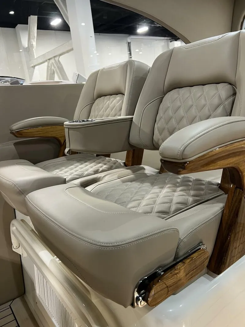 Slide: The Image of Front Runner 43' HTX 2026 - 5819970