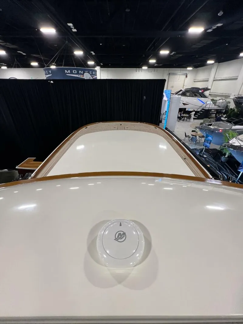 Slide: The Image of Front Runner 43' HTX 2026 - 5819954