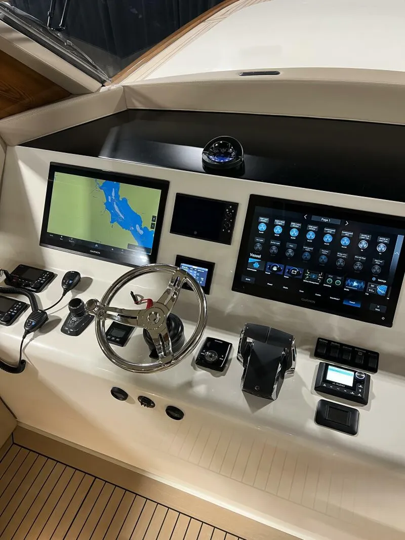 Slide: The Image of Front Runner 43' HTX 2026 - 5819955