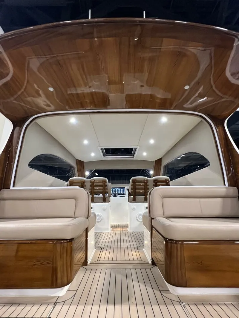 Slide: The Image of Front Runner 43' HTX 2026 - 5819956