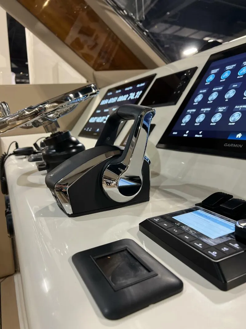 Slide: The Image of Front Runner 43' HTX 2026 - 5819957