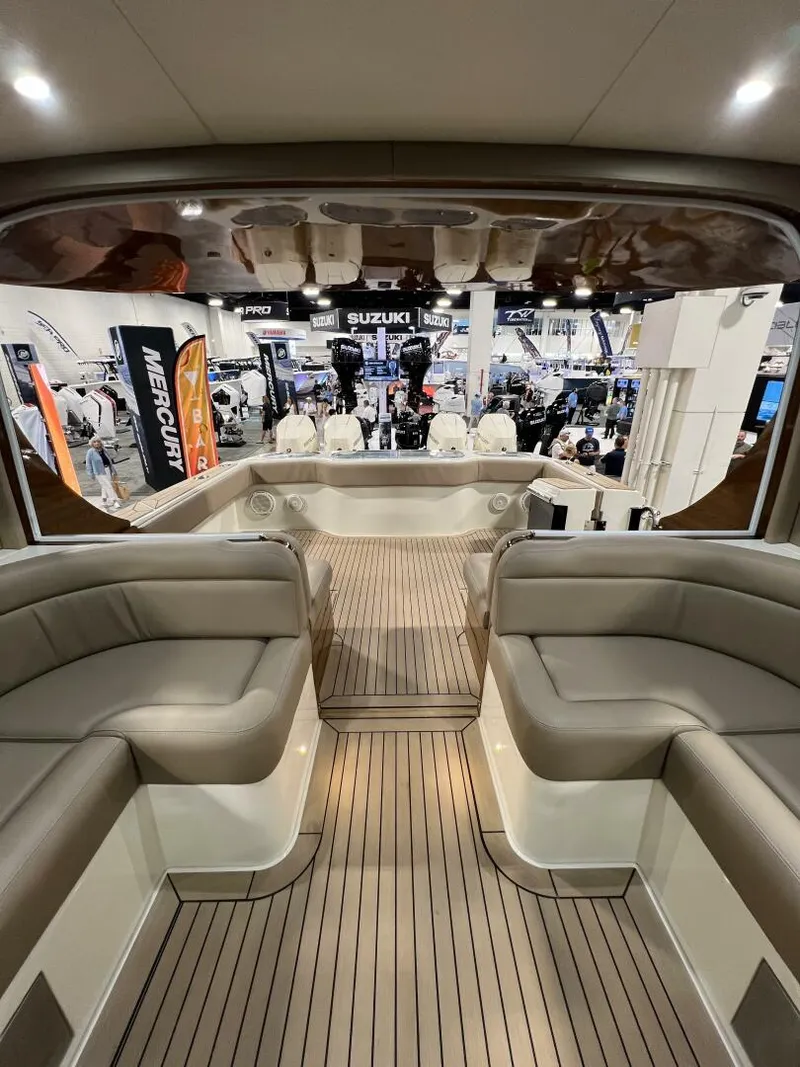 Slide: The Image of Front Runner 43' HTX 2026 - 5819960