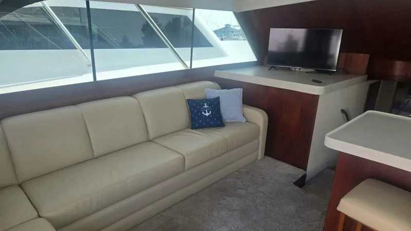 Slide: The Image of 1984 Ocean Yacht 46SS Salon Seating - 5820533