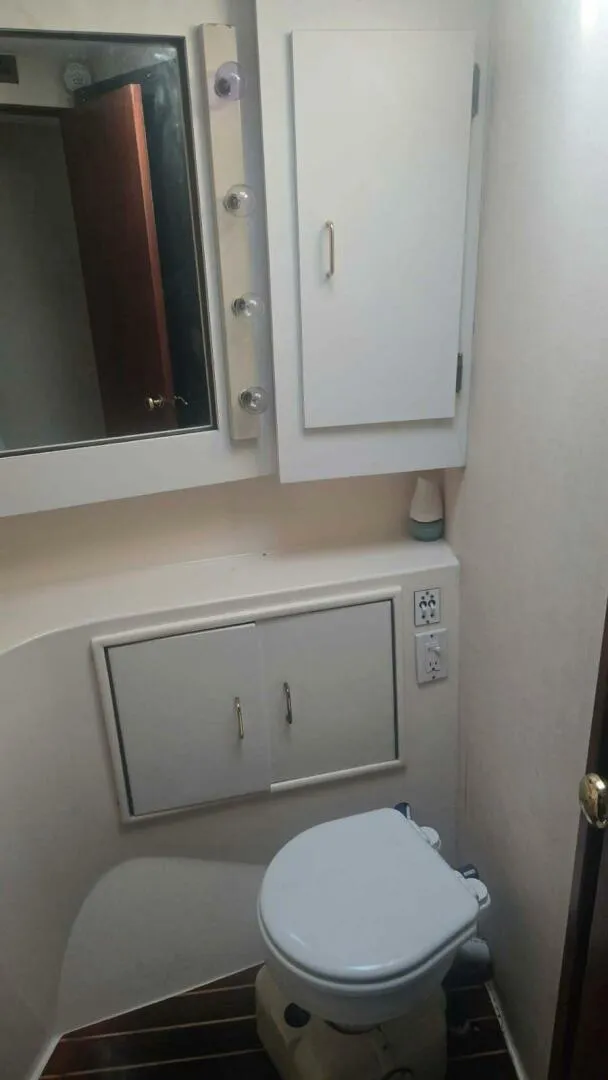 Slide: The Image of 1984 Ocean Yacht 46SS Master Head - 5820524