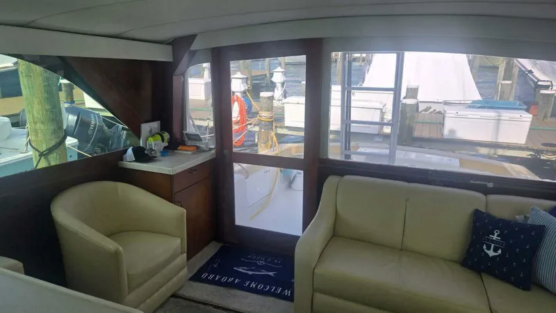 Slide: The Image of 1984 Ocean Yacht 46SS Salon - 5820532