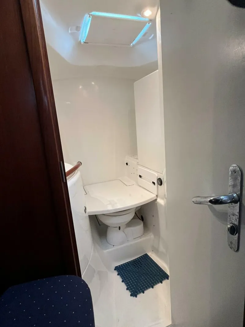 Slide: The Image of 2003 Beneteau Oceanis 42 CC - 5835350