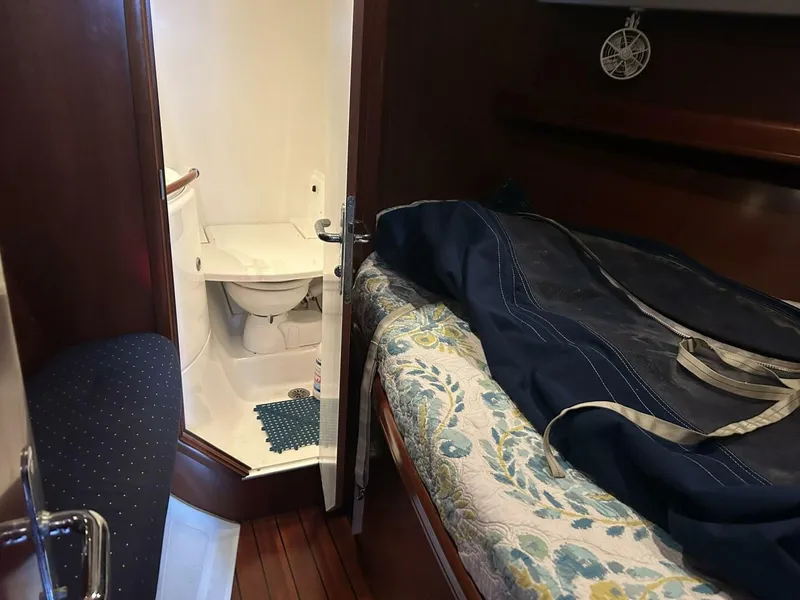 Slide: The Image of 2003 Beneteau Oceanis 42 CC - 5896957