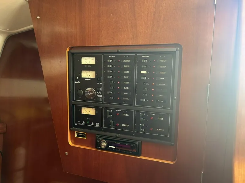 Slide: The Image of 2003 Beneteau Oceanis 42 CC - 5896955