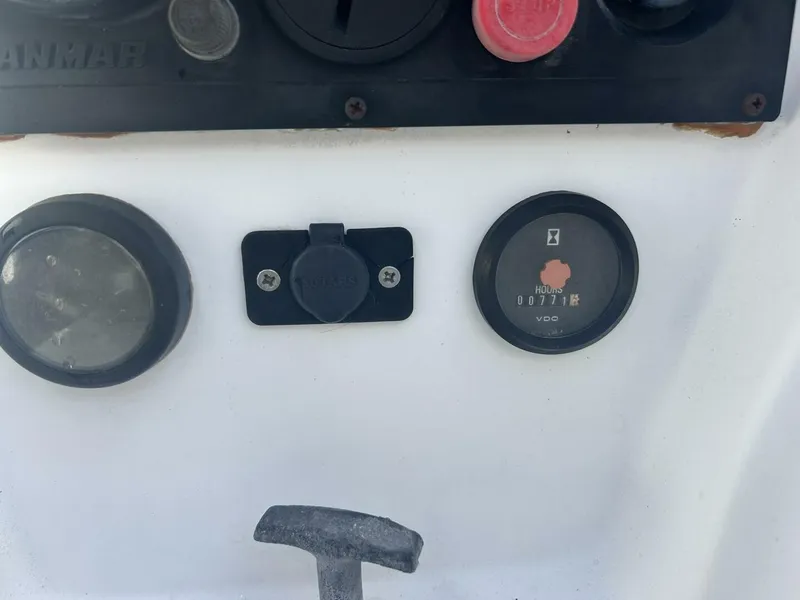 Slide: The Image of 2003 Beneteau Oceanis 42 CC Instruments at Helm - 5854474