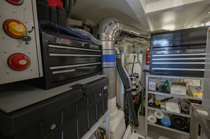 Slide: The Image of Azimut Fly 2021 - 5814707