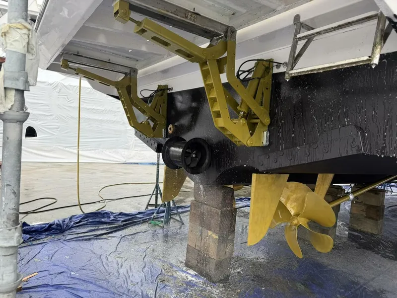 Slide: The Image of Azimut Fly 2021 - 5859790