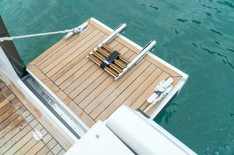 Slide: The Image of Fishing Raptor 390 Solarium 2025 - 5814253